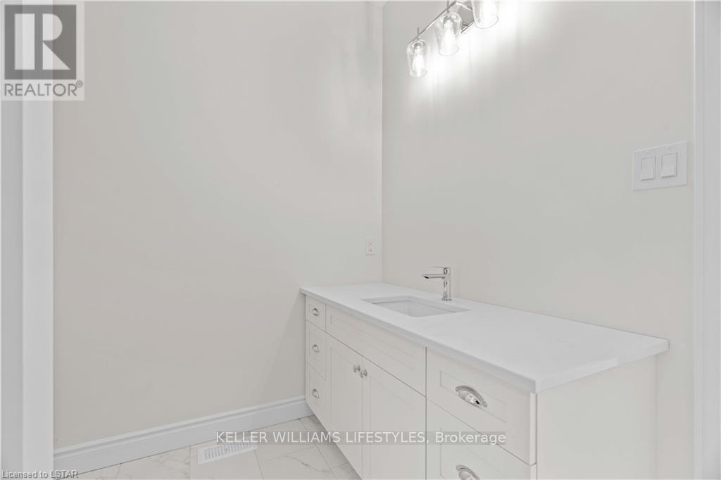 110 Leneve Street, Lambton Shores, Ontario  N0N 1J0 - Photo 25 - X12287706