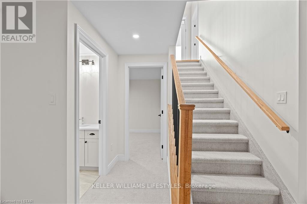 110 Leneve Street, Lambton Shores, Ontario  N0N 1J0 - Photo 32 - X12287706