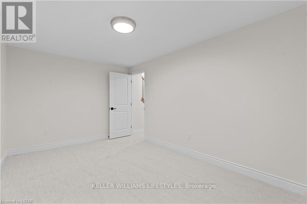 110 Leneve Street, Lambton Shores, Ontario  N0N 1J0 - Photo 35 - X12287706