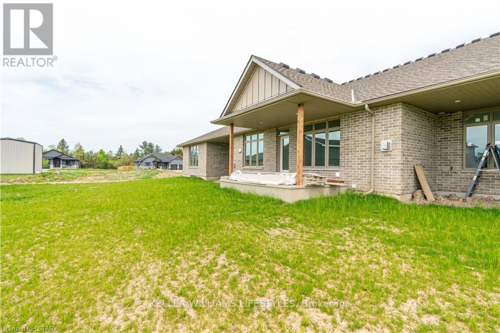 110 Leneve Street, Lambton Shores, Ontario  N0N 1J0 - Photo 37 - X12287706