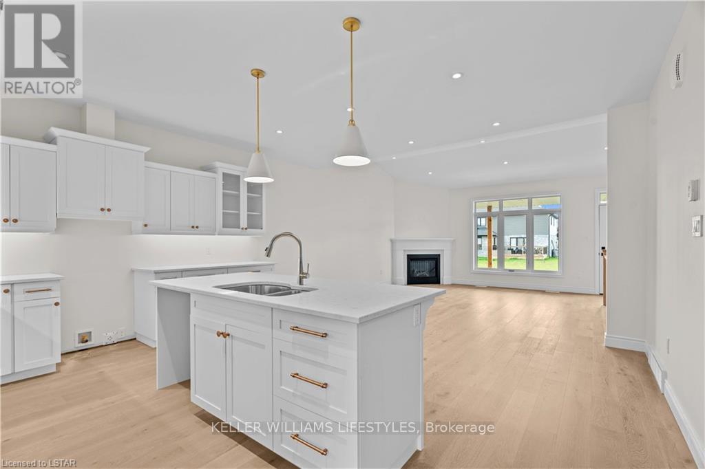 110 Leneve Street, Lambton Shores, Ontario  N0N 1J0 - Photo 7 - X12287706
