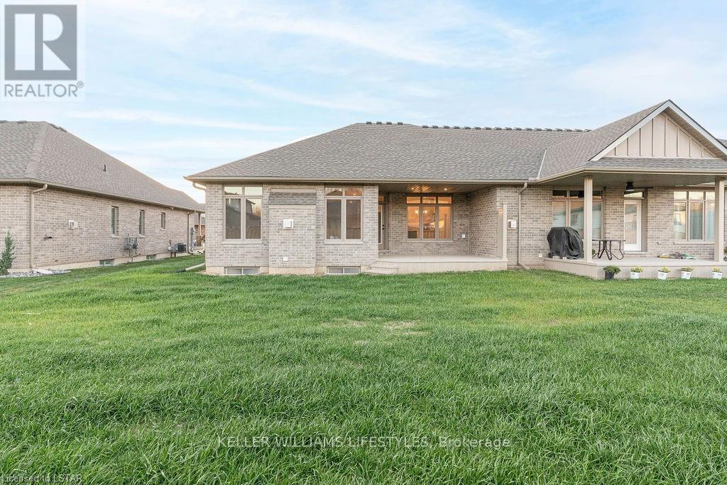 108 Leneve Street, Lambton Shores, Ontario  N0N 1J0 - Photo 35 - X12287707