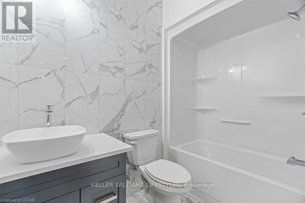 108 Leneve Street, Lambton Shores, Ontario  N0N 1J0 - Photo 9 - X12287707