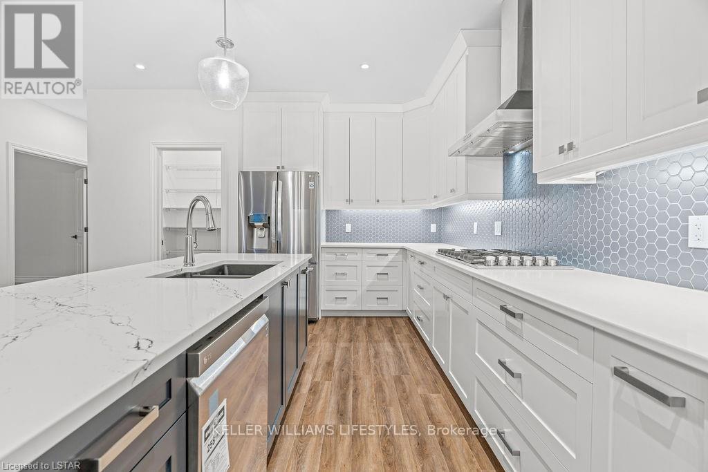 112 Leneve Street, Lambton Shores, Ontario  N0N 1J0 - Photo 24 - X12287709