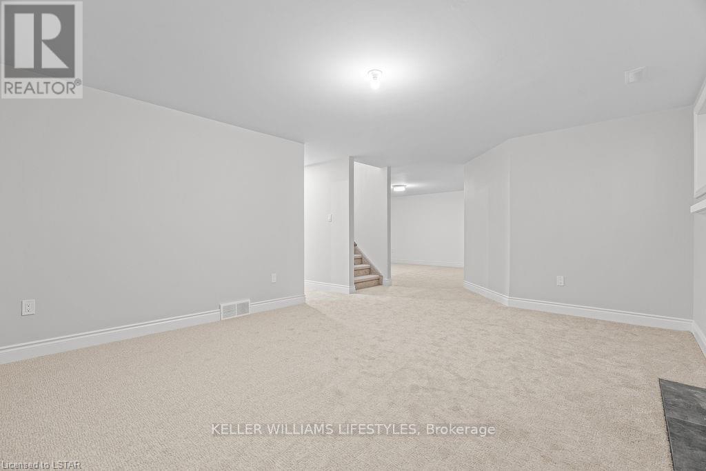112 Leneve Street, Lambton Shores, Ontario  N0N 1J0 - Photo 30 - X12287709