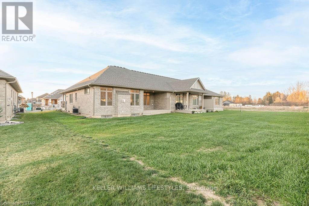 112 Leneve Street, Lambton Shores, Ontario  N0N 1J0 - Photo 36 - X12287709