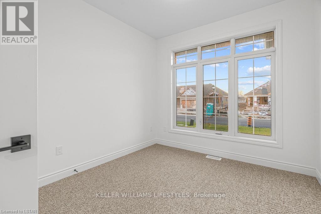 112 Leneve Street, Lambton Shores, Ontario  N0N 1J0 - Photo 5 - X12287709