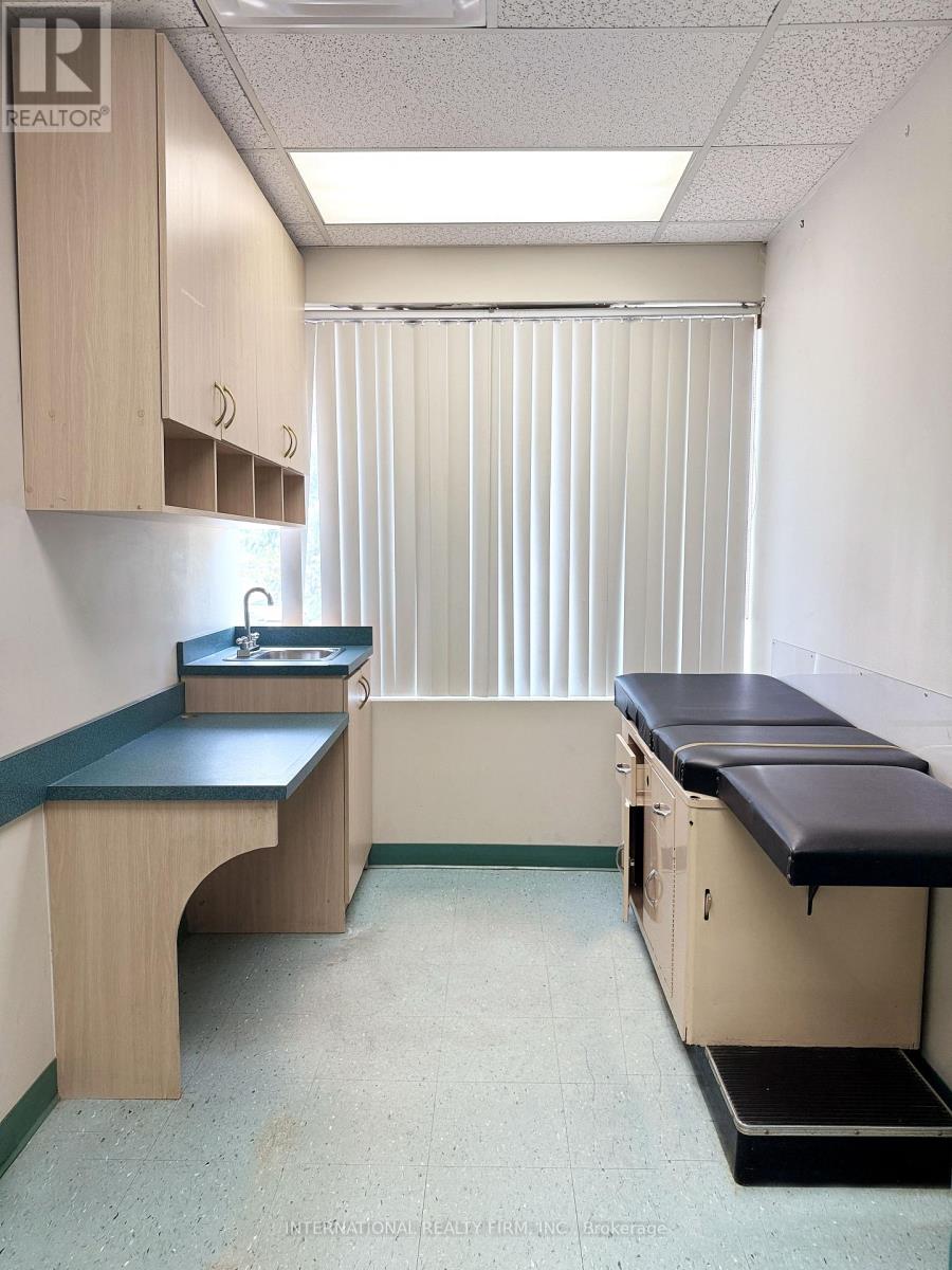 207 - 1635 Lawrence Avenue W, Toronto, Ontario  M6L 3C9 - Photo 2 - W12287549