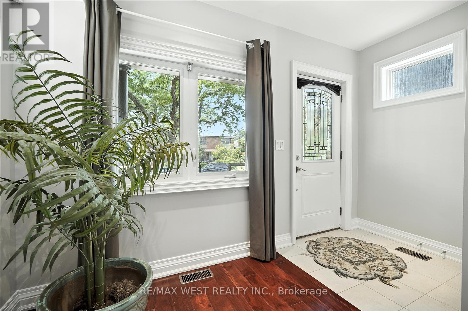 165 Caledonia Road, Toronto, Ontario  M6E 4S8 - Photo 6 - W12287614