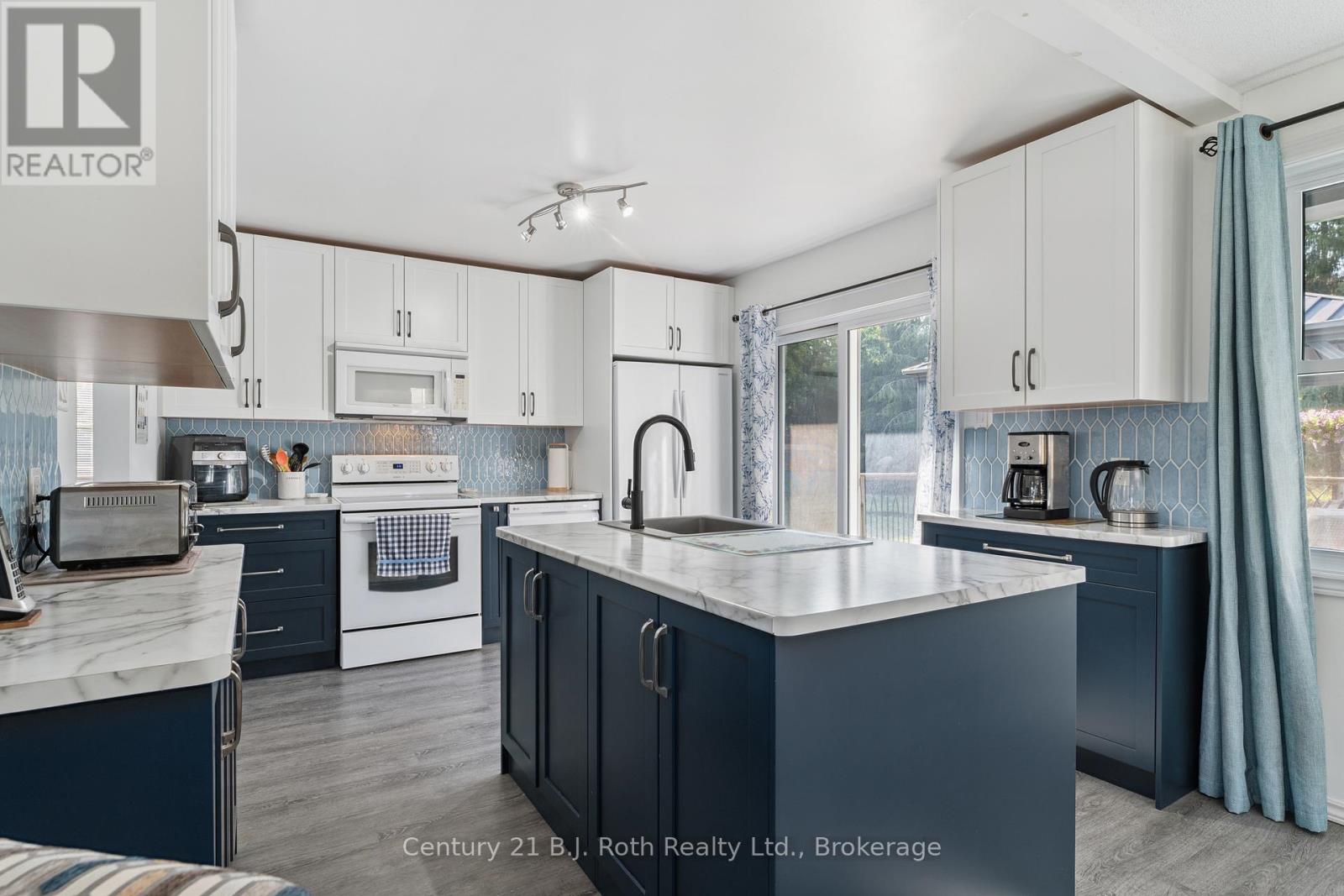 8 Agnes Street, Oro-Medonte, Ontario  L0K 1N0 - Photo 6 - S12287697