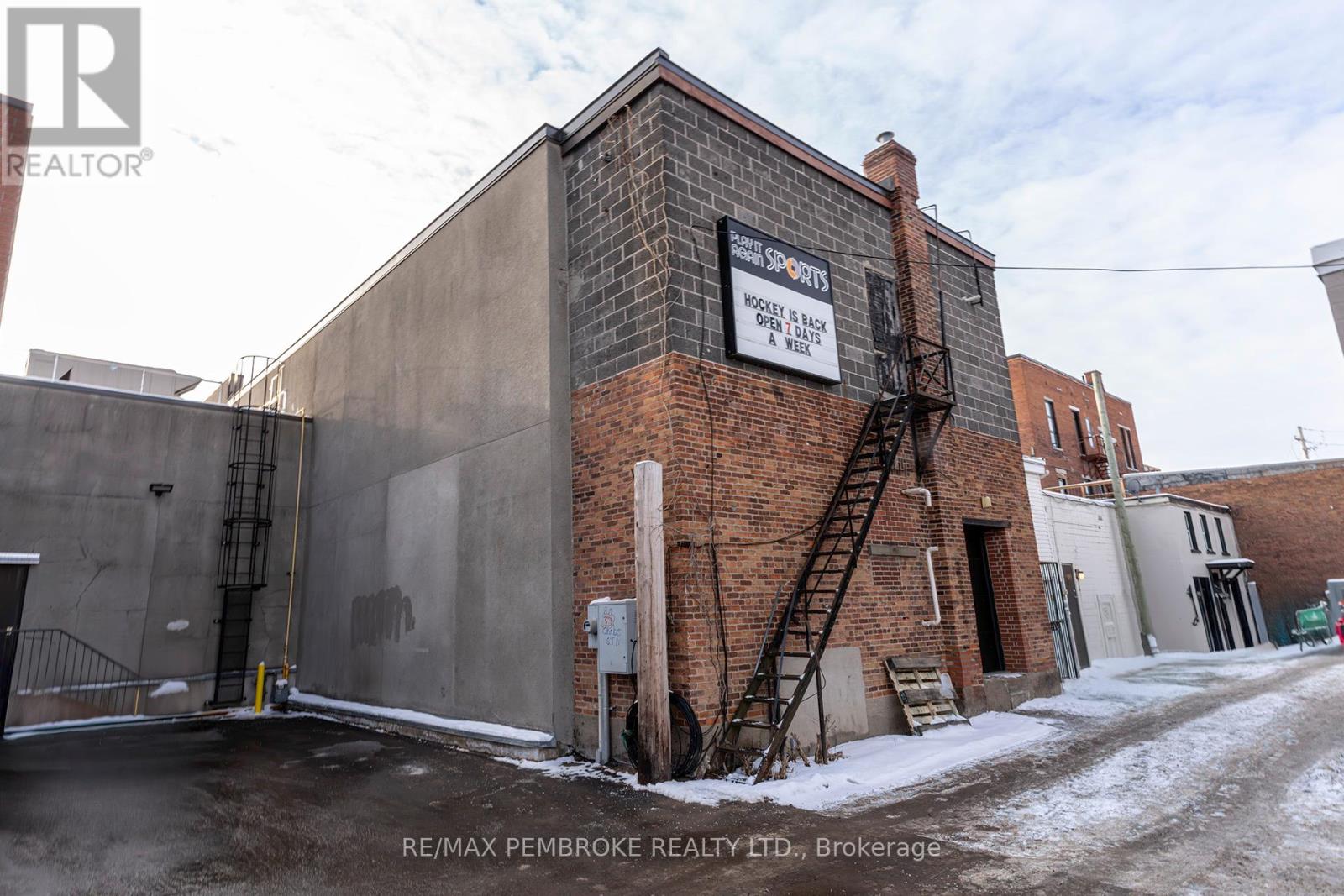 45 Pembroke Street W, Pembroke, Ontario  K8A 5M5 - Photo 2 - X11930771
