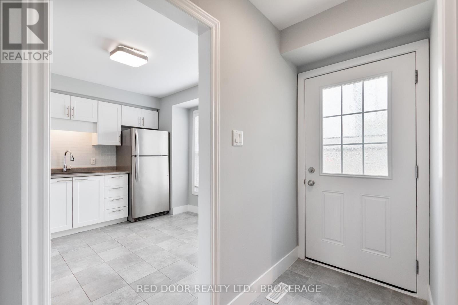 2 - 757 Wharncliffe Road S, London South, Ontario  N6J 2N7 - Photo 4 - X12287817