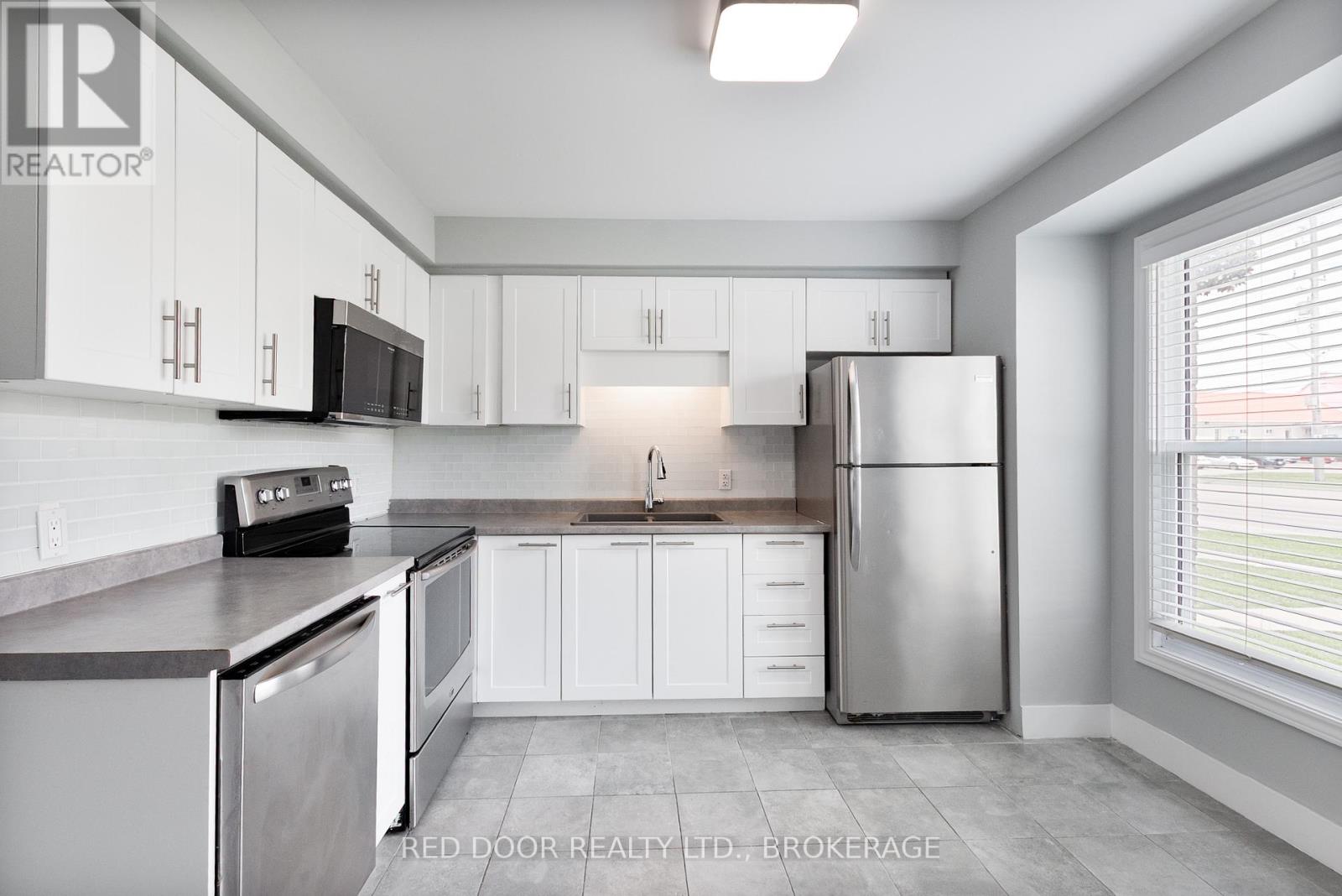 2 - 757 Wharncliffe Road S, London South, Ontario  N6J 2N7 - Photo 5 - X12287817
