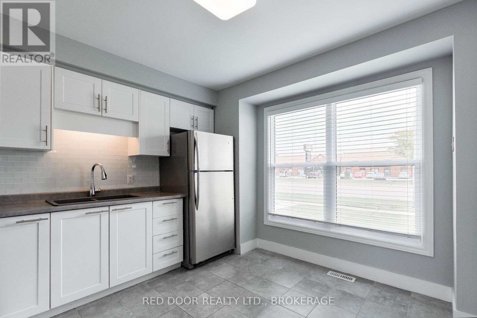 2 - 757 Wharncliffe Road S, London South, Ontario  N6J 2N7 - Photo 6 - X12287817