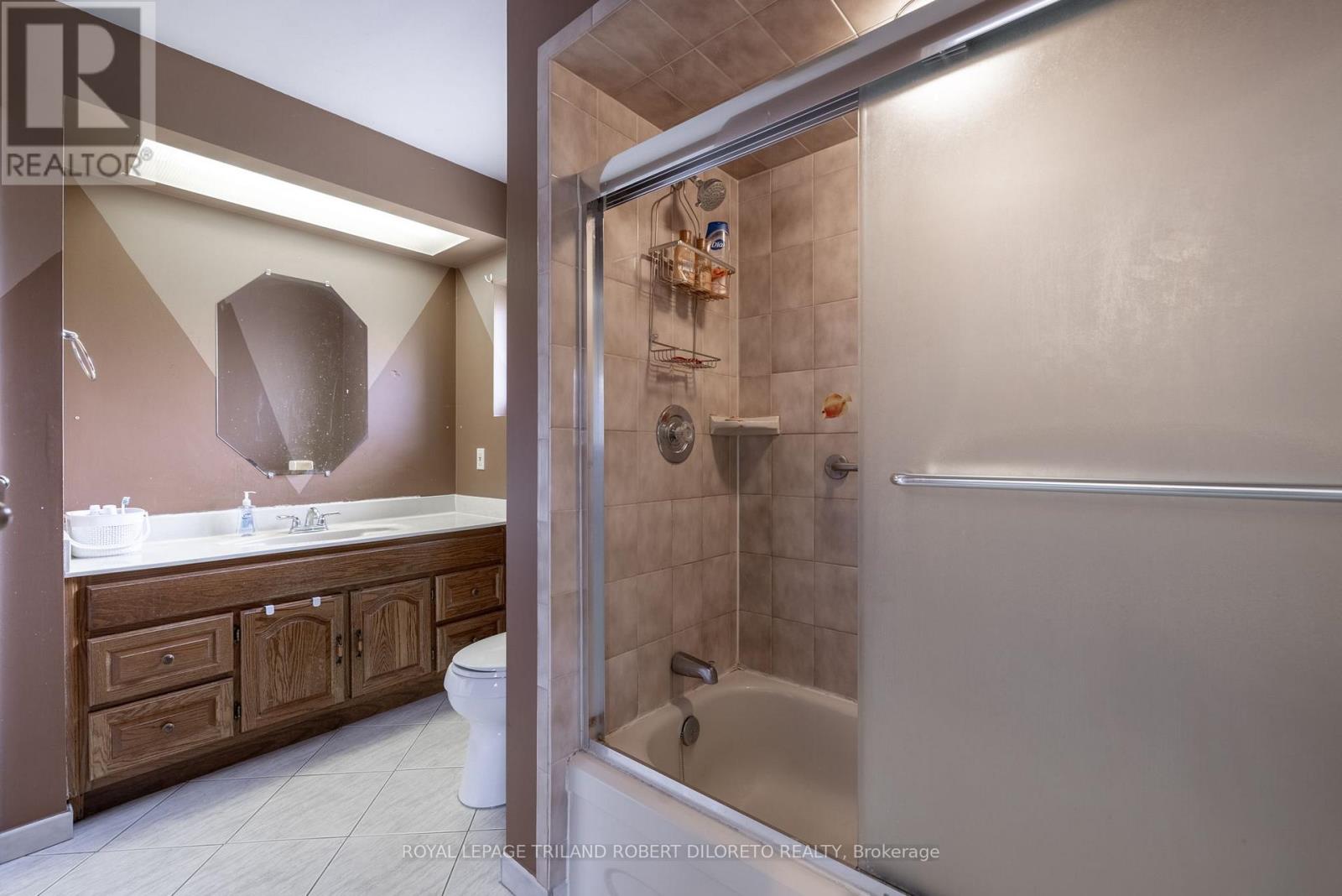 584 Wonderland Road N, London North (North P), Ontario  N6H 3E4 - Photo 20 - X12287856