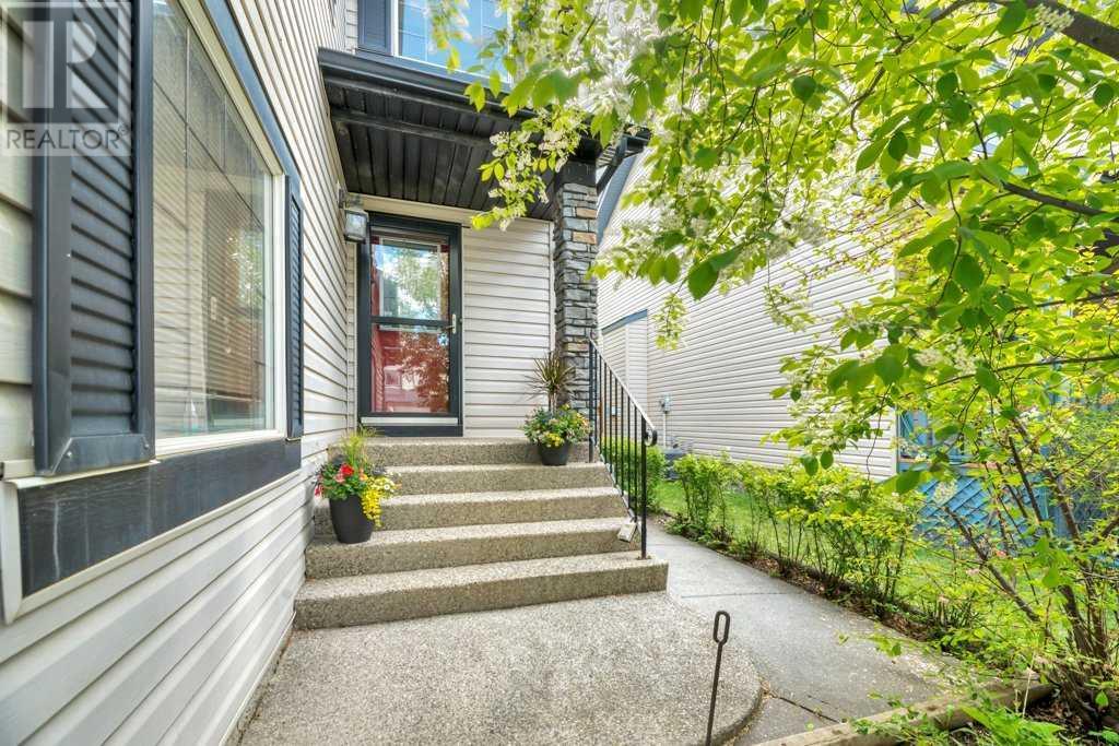 Property at 343 Oakmere Way image 2