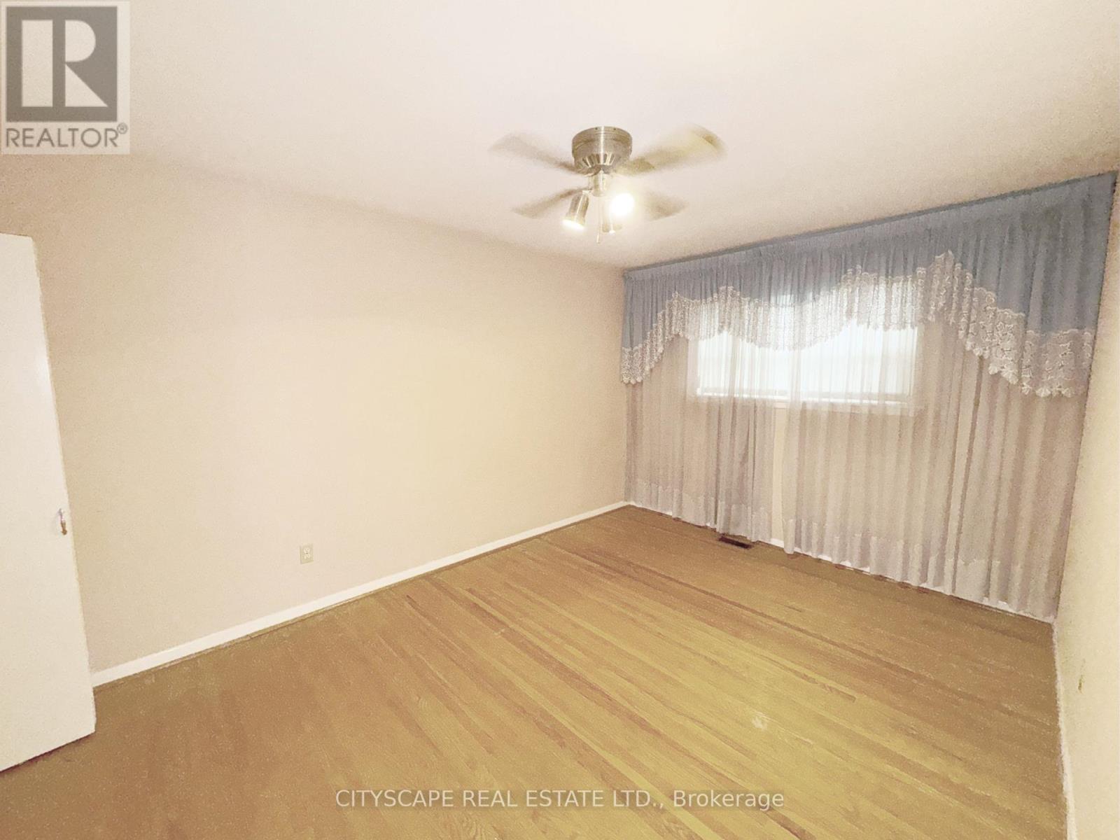 113 Spenvalley Drive, Toronto, Ontario  M3L 1Z4 - Photo 12 - W12287693