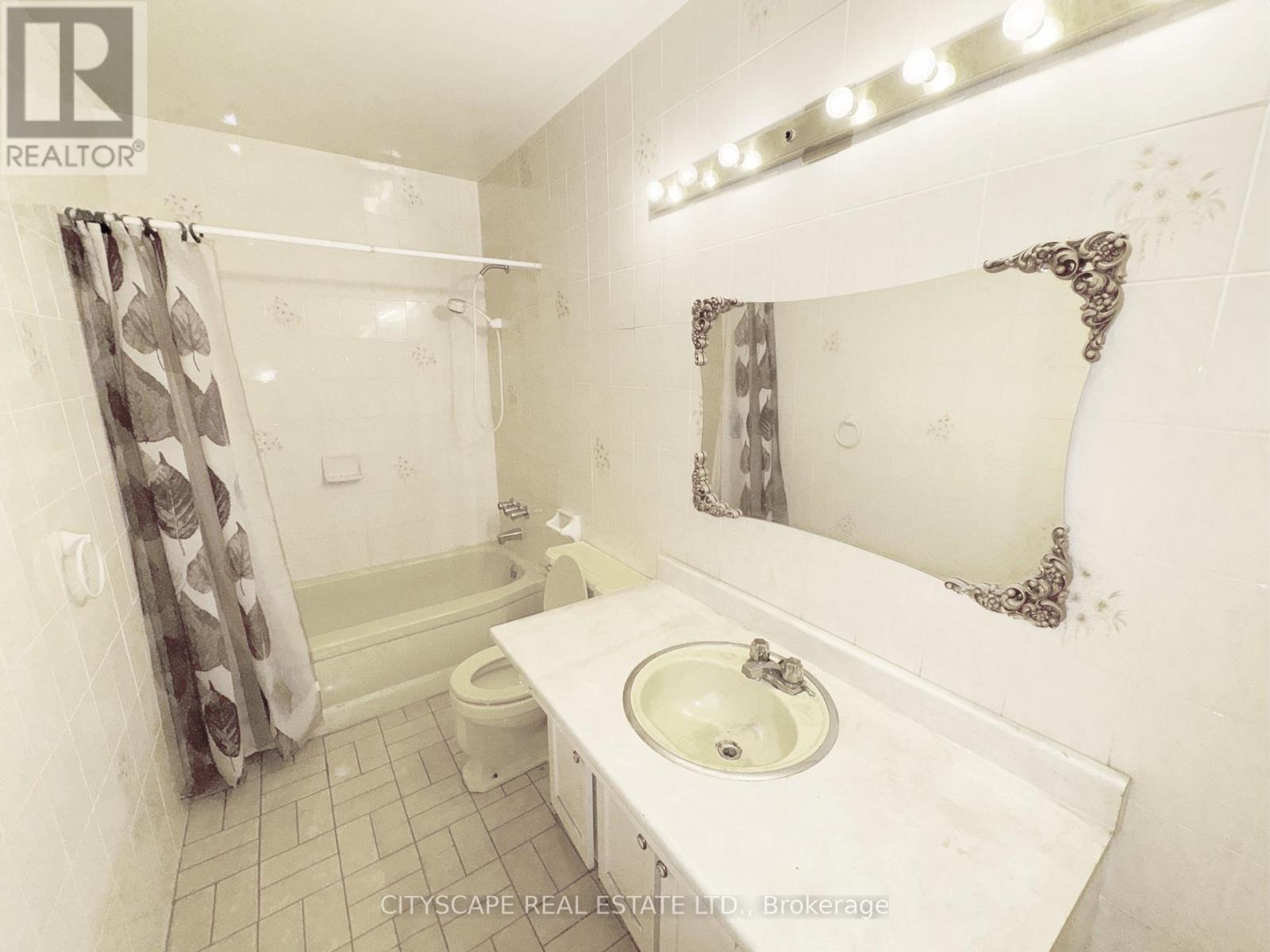 113 Spenvalley Drive, Toronto, Ontario  M3L 1Z4 - Photo 18 - W12287693