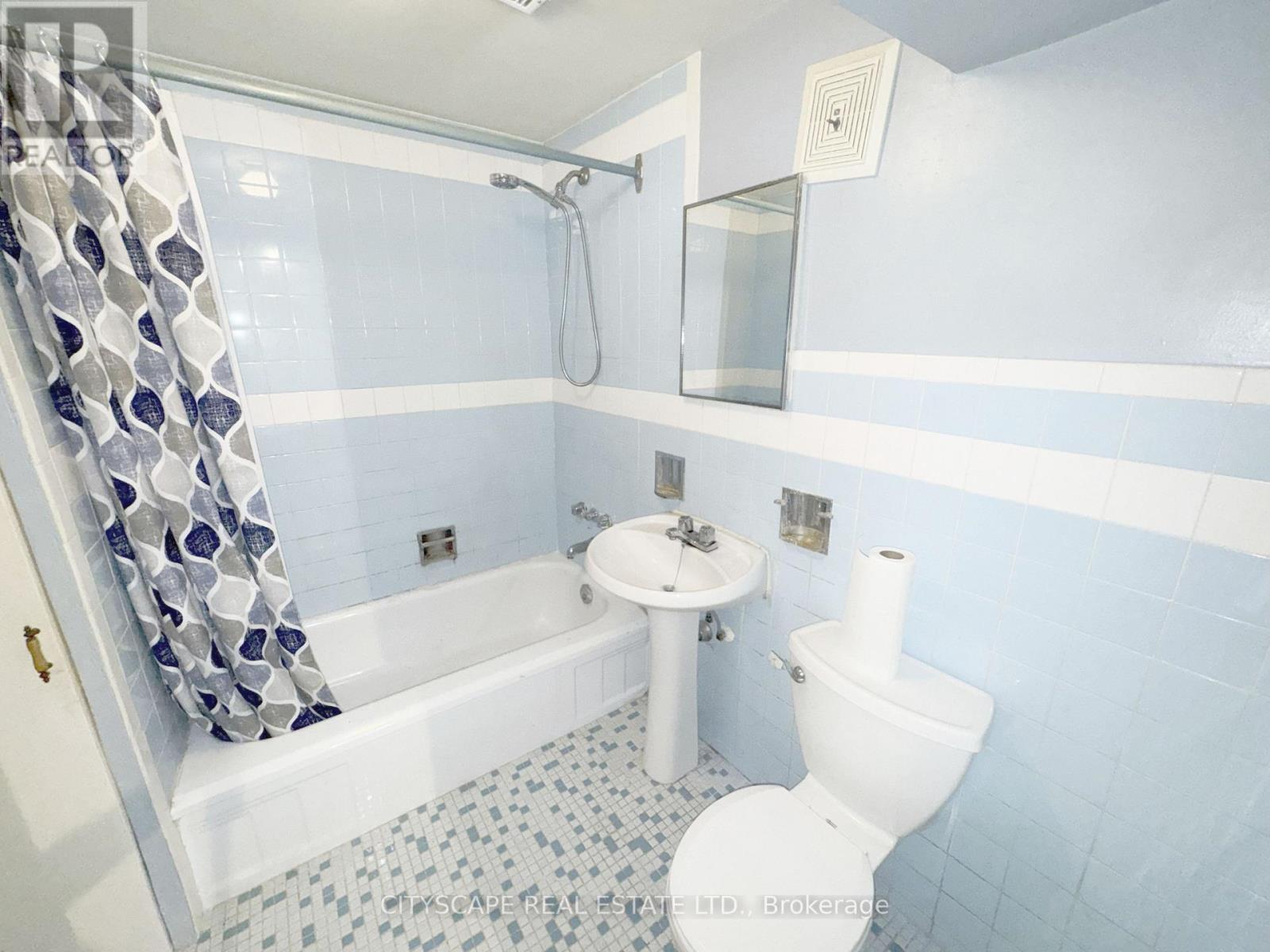 113 Spenvalley Drive, Toronto, Ontario  M3L 1Z4 - Photo 23 - W12287693