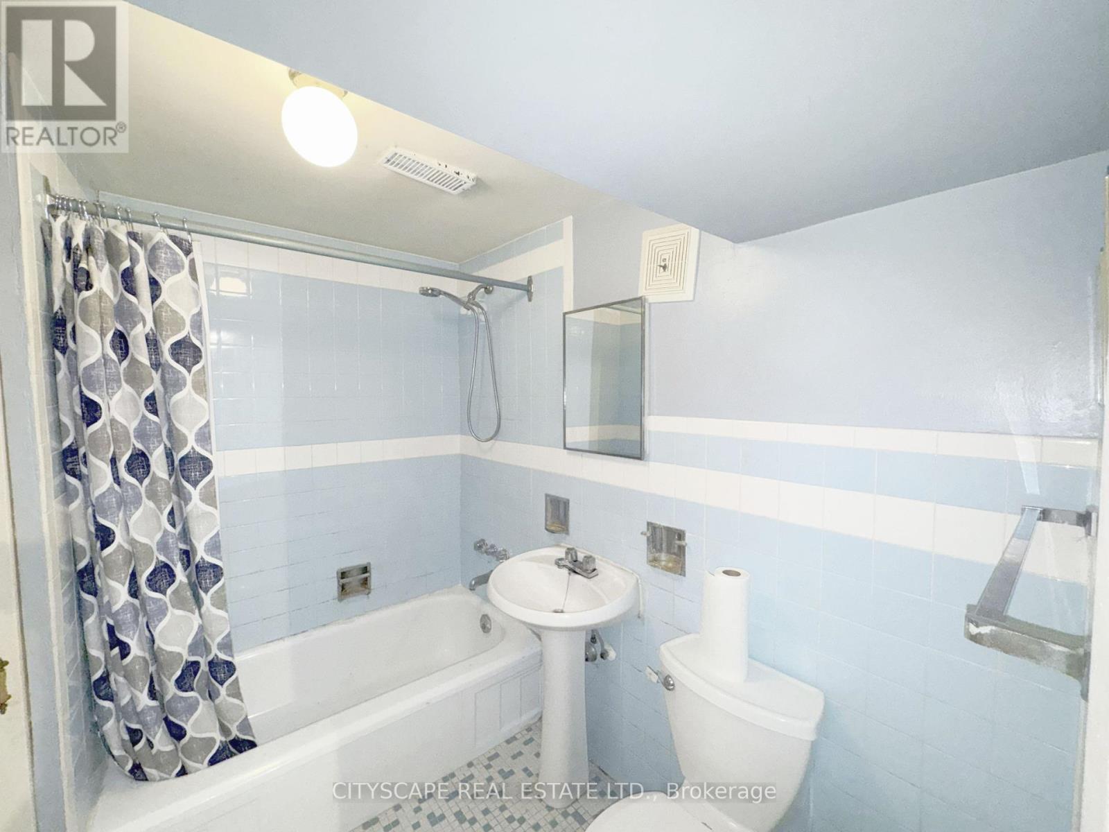 113 Spenvalley Drive, Toronto, Ontario  M3L 1Z4 - Photo 24 - W12287693