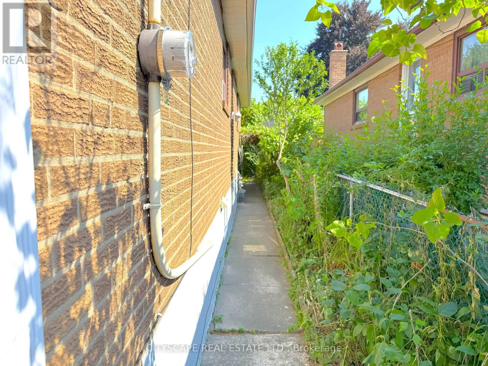 113 Spenvalley Drive, Toronto, Ontario  M3L 1Z4 - Photo 37 - W12287693