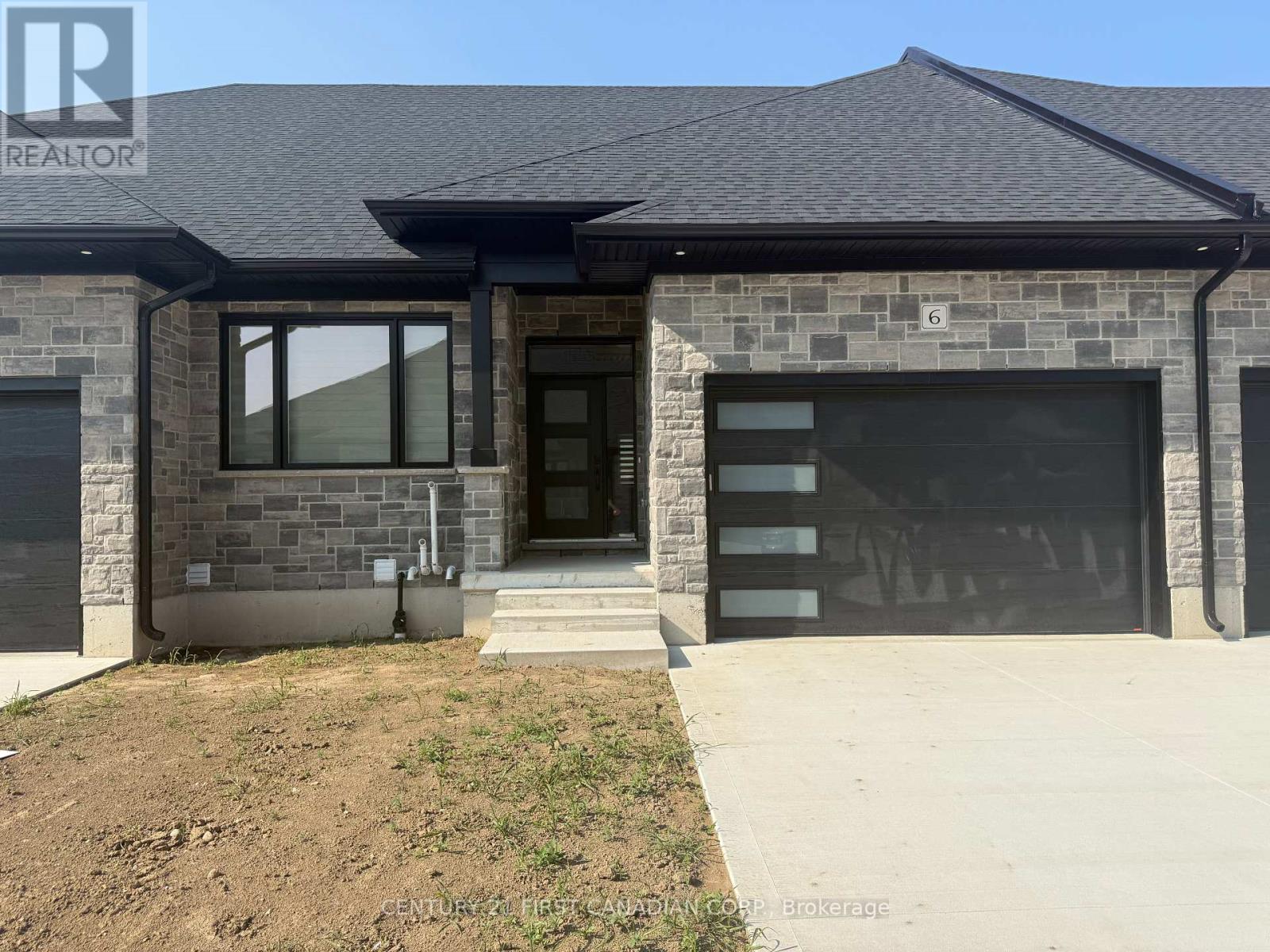 6 - 32 POSTMA CRESCENT, North Middlesex, Ontario