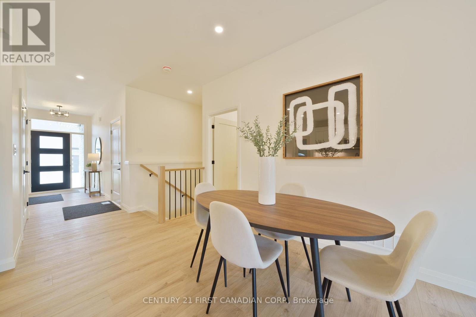 Photo 11 of 33 for 7 - 32 Postma Crescent