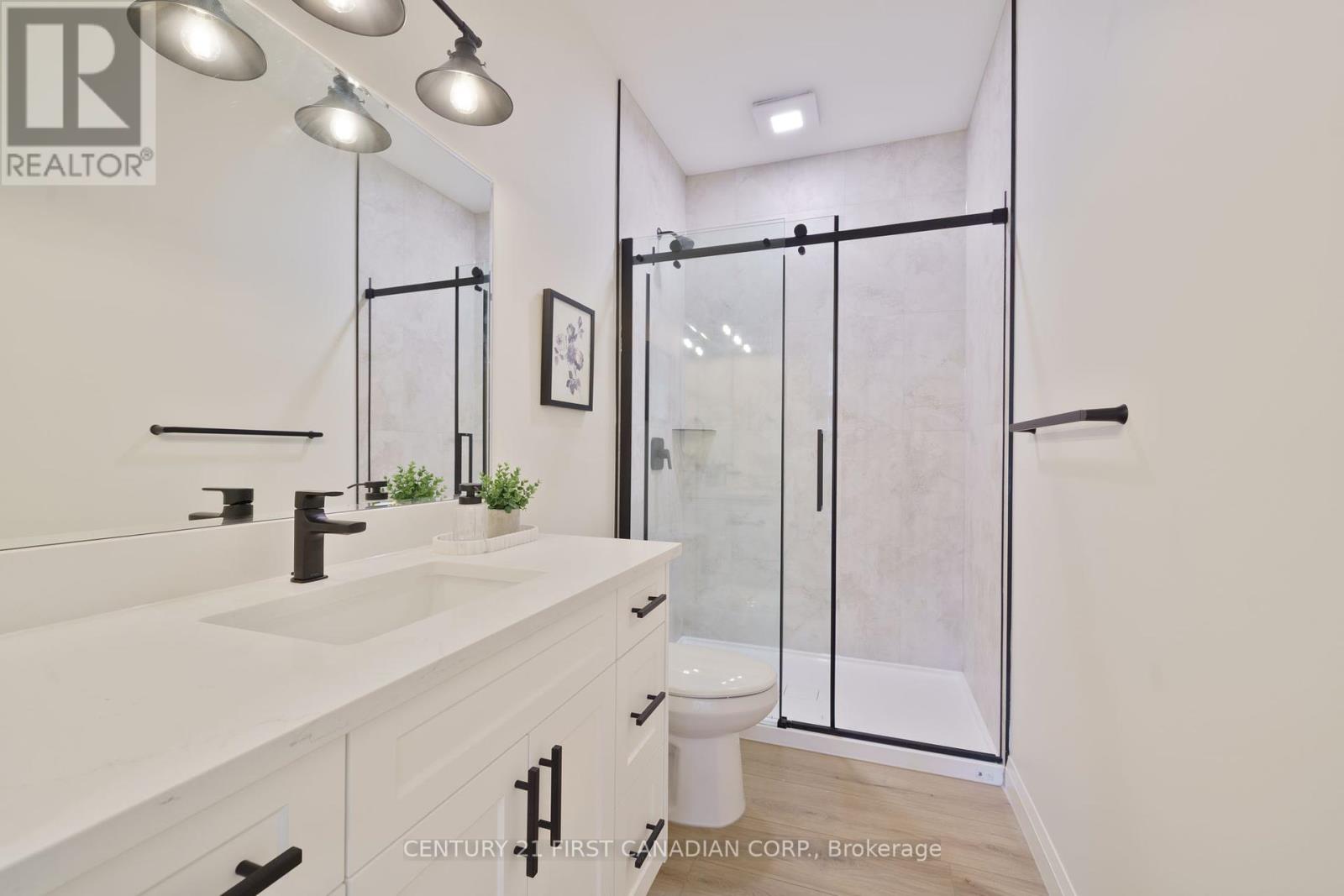 Photo 20 of 33 for 7 - 32 Postma Crescent