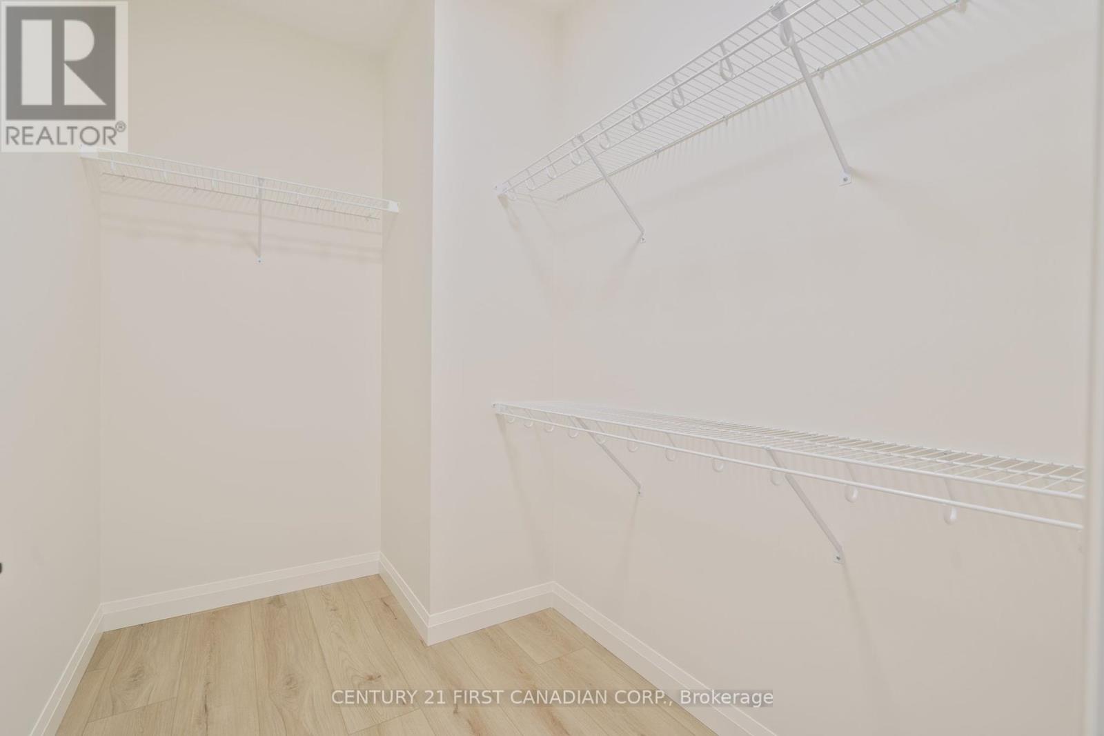 Photo 21 of 33 for 7 - 32 Postma Crescent