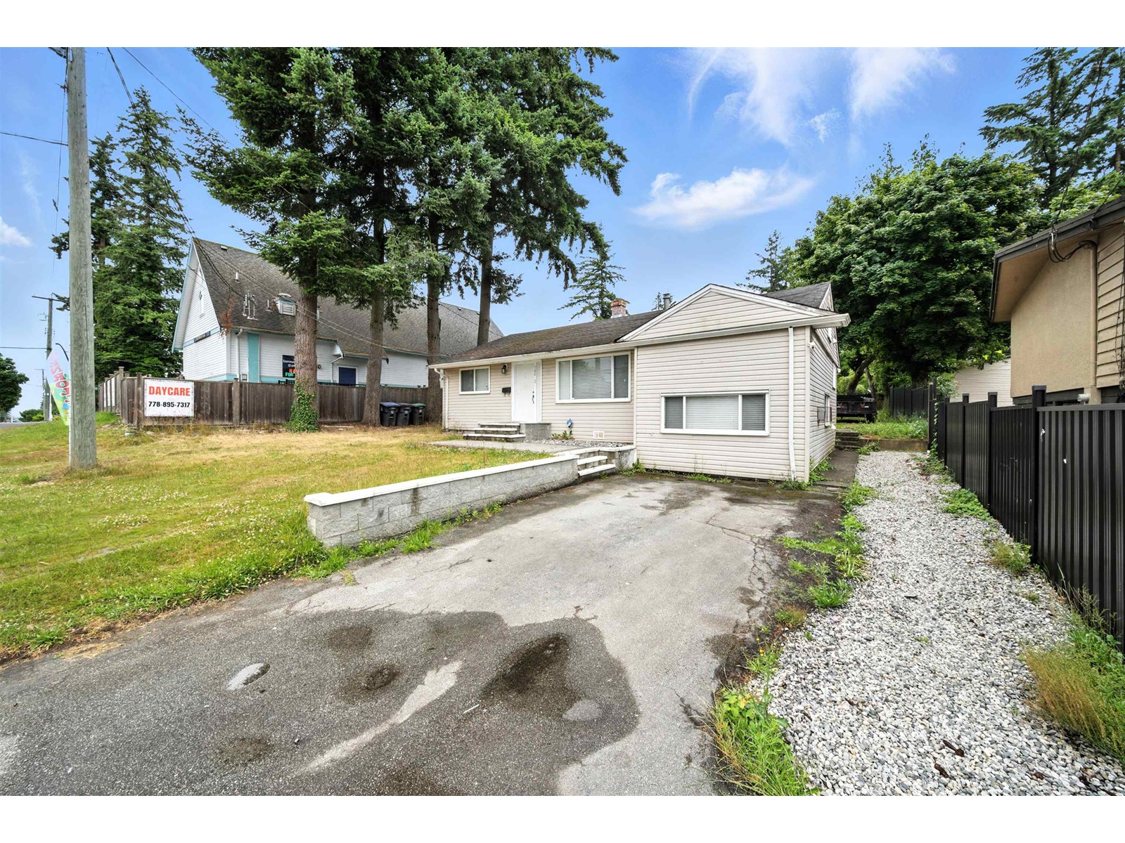 14032 Grosvenor Road, Surrey, British Columbia  V3R 5G5 - Photo 2 - R3027407