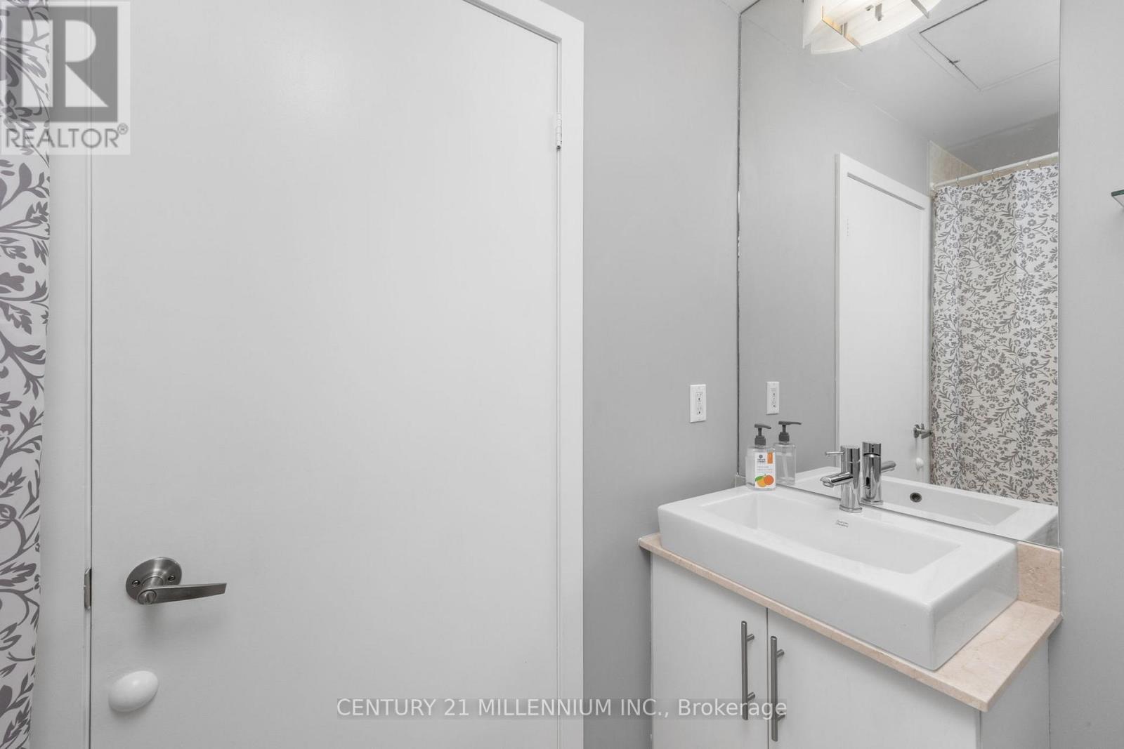 4503 - 65 Bremner Boulevard W, Toronto (Waterfront Communities), Ontario  M5J 0A7 - Photo 8 - C12287737