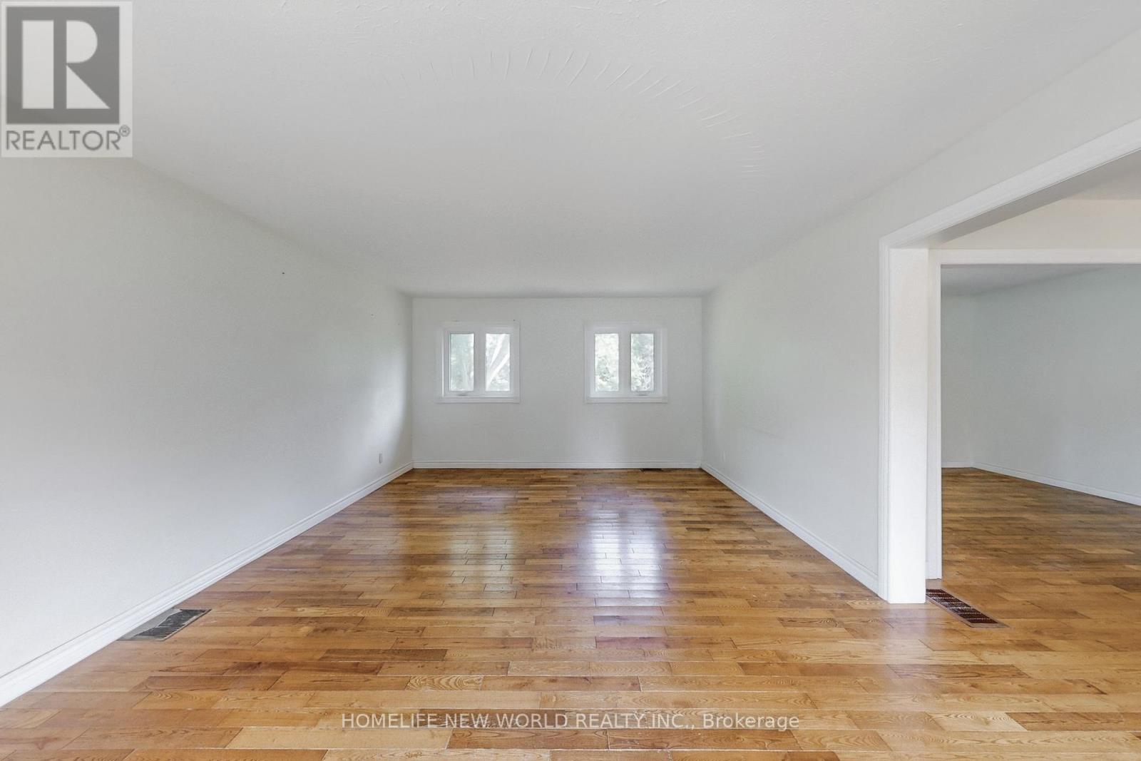 66 Farr Avenue, East Gwillimbury, Ontario  L0G 1V0 - Photo 8 - N12281562