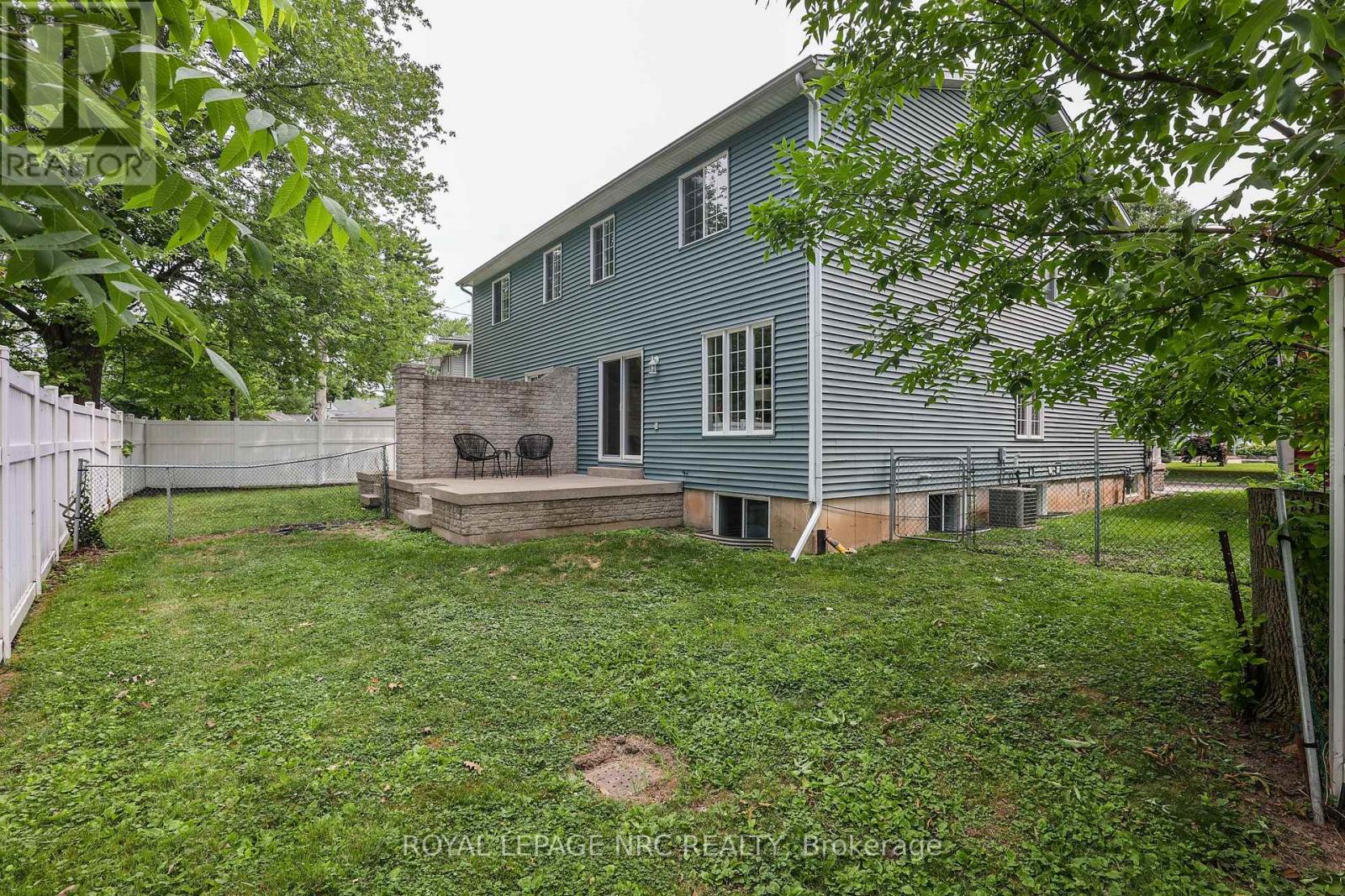 56 Queens Circle, Fort Erie, Ontario  L0S 1B0 - Photo 32 - X12282215