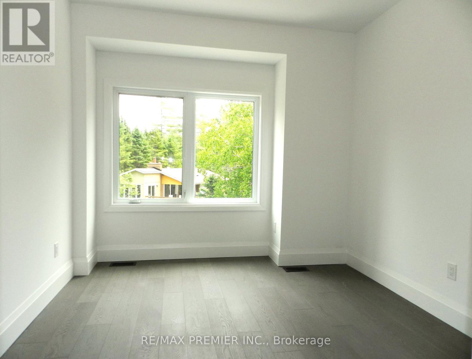 20 Julia Circle, Wasaga Beach, Ontario  L9Z 2M4 - Photo 12 - S12187606