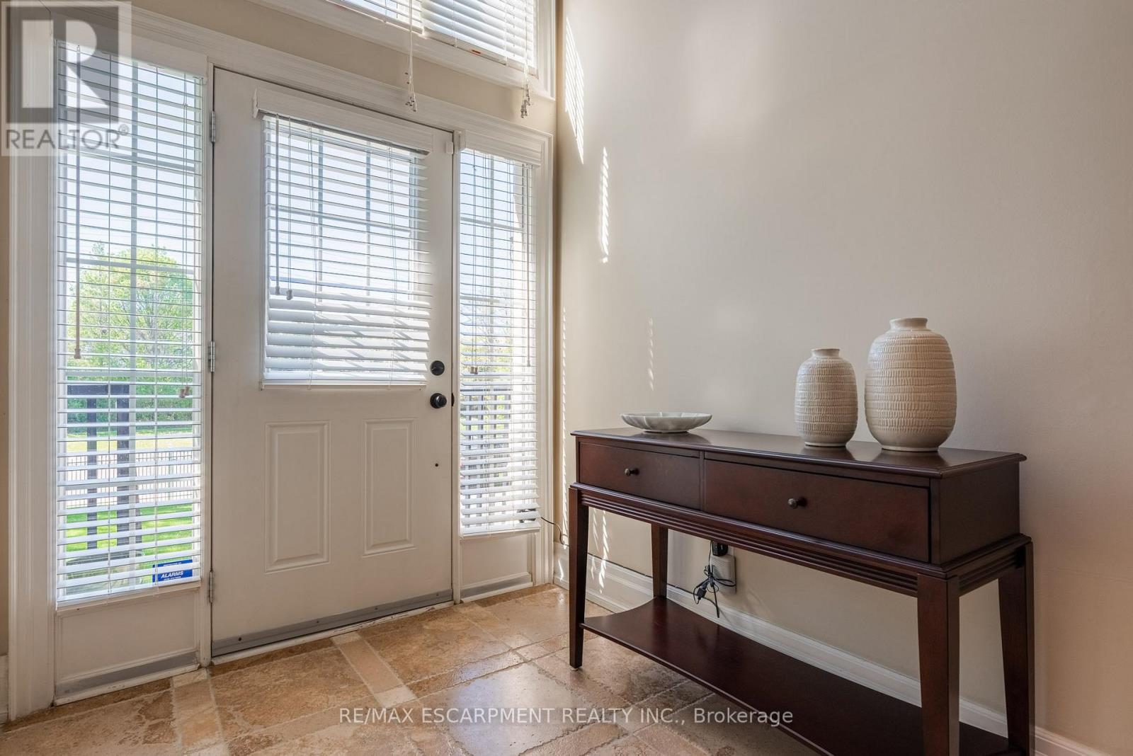 Property at 1034 LAKESHORE ROAD W image 3
