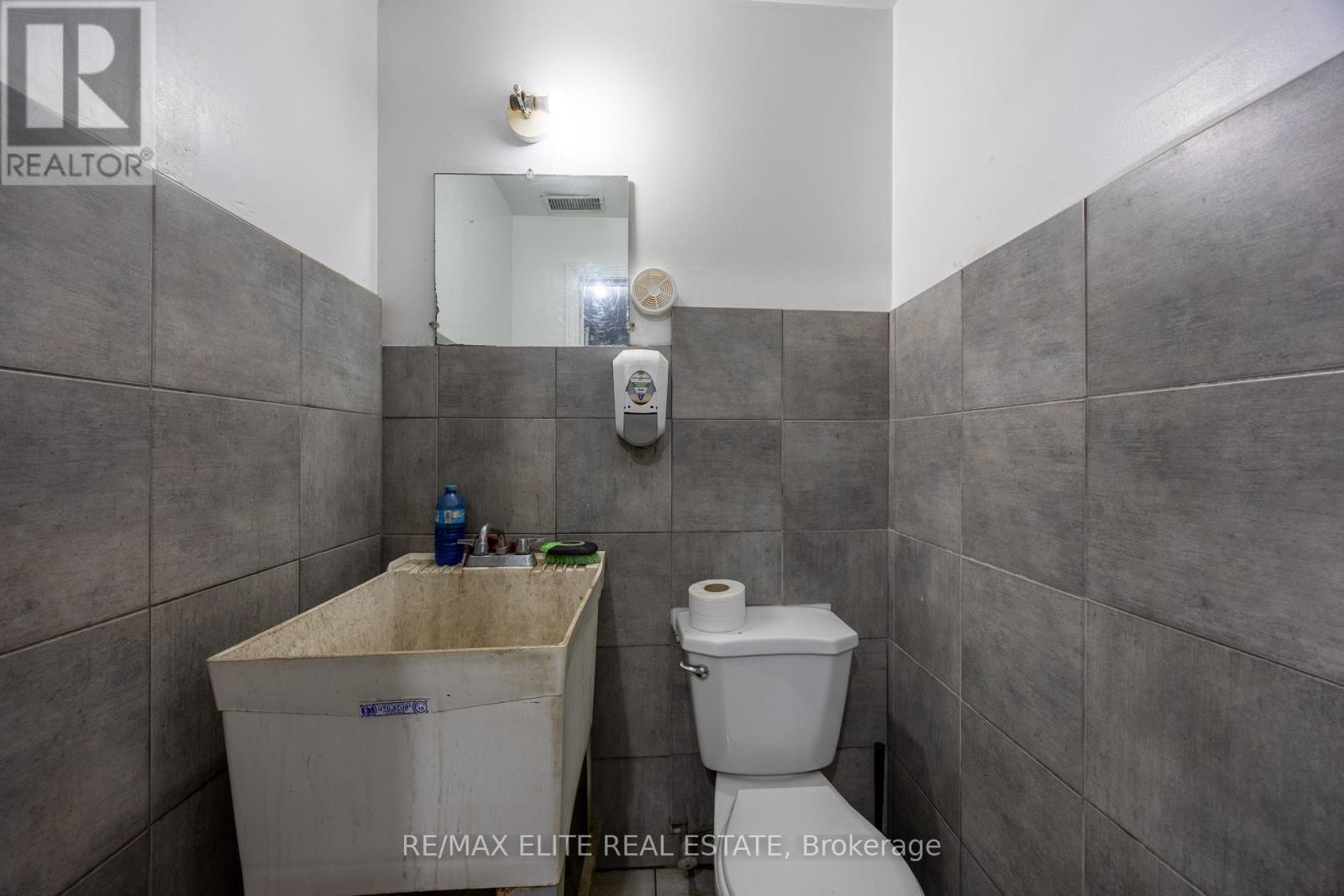 20 Jenet Avenue, Toronto (Dovercourt-Wallace Emerson-Junction), Ontario  M6H 1R4 - Photo 19 - W12277846