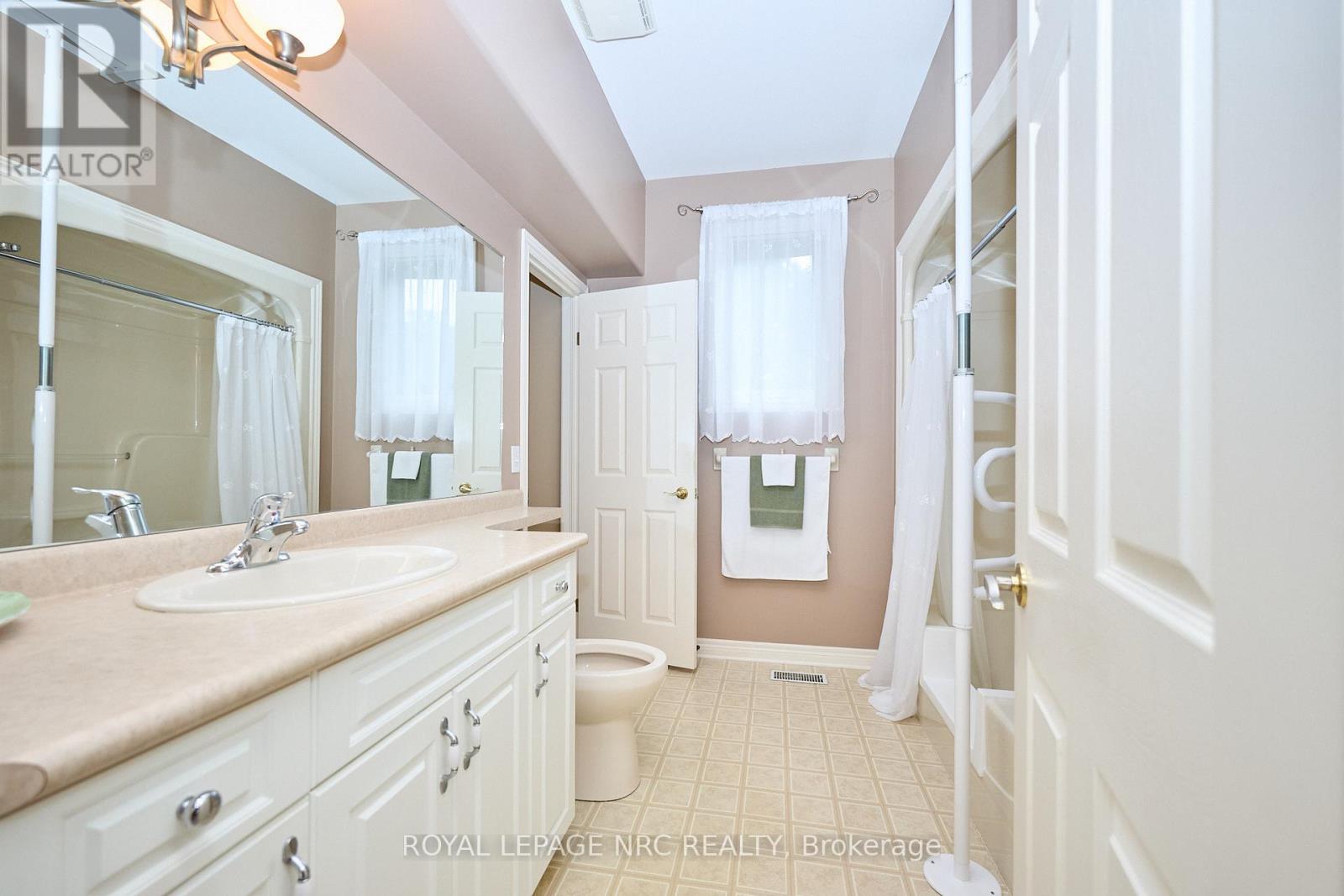 3393 Stanton Court, Lincoln (Lincoln-Jordan/vineland), Ontario  L0R 2E0 - Photo 20 - X12283849