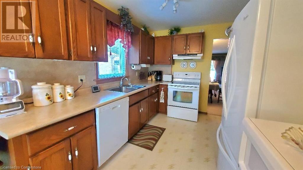Property at 18 MAGWOOD Court image 4