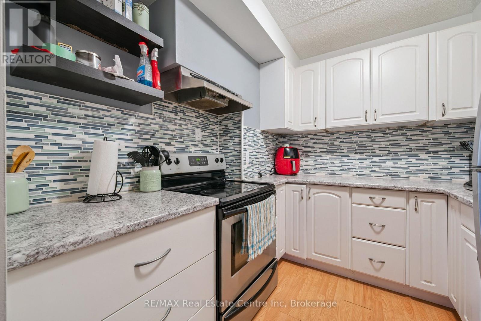 Property at 310 - 65 SILVERCREEK PARKWAY N image 4
