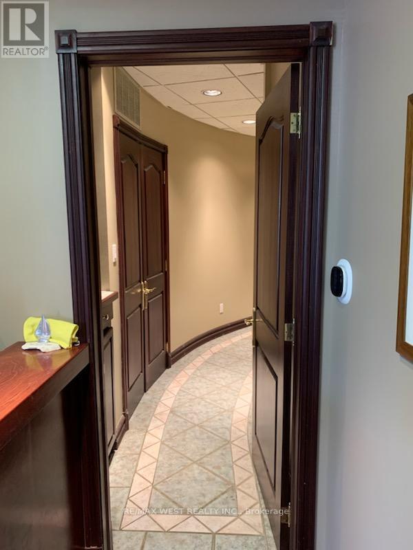 100 - 1470 Hurontario Street, Mississauga, Ontario  L5G 3H4 - Photo 4 - W12287791