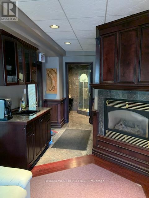 100 - 1470 Hurontario Street, Mississauga, Ontario  L5G 3H4 - Photo 11 - W12287791