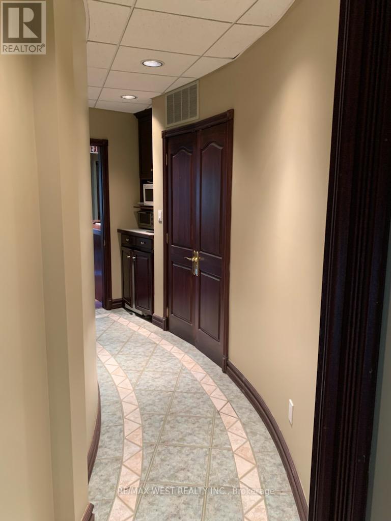 100 - 1470 Hurontario Street, Mississauga, Ontario  L5G 3H4 - Photo 3 - W12287791