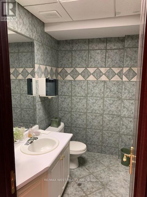 100 - 1470 Hurontario Street, Mississauga, Ontario  L5G 3H4 - Photo 17 - W12287791