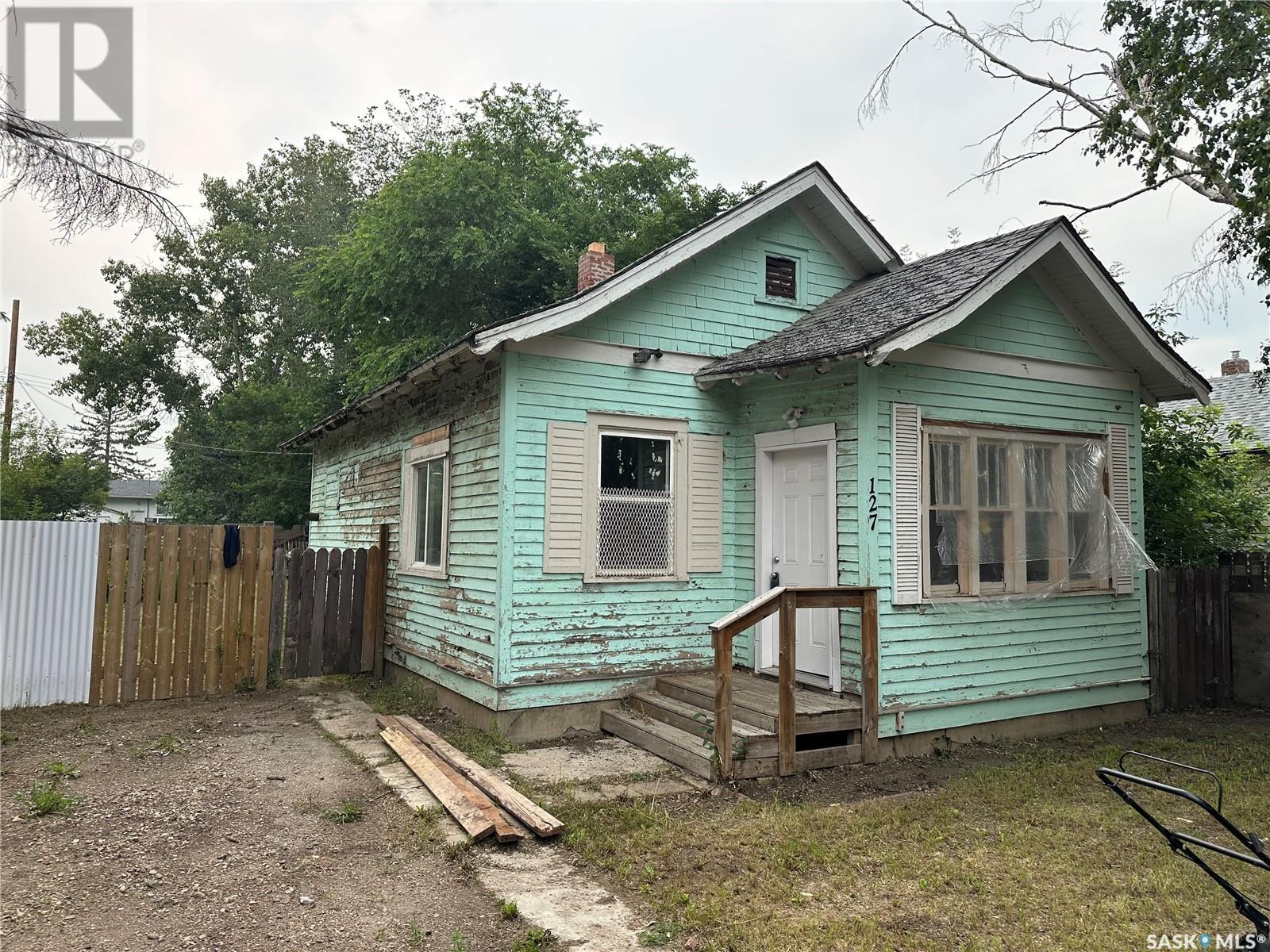 127 S Avenue S, Saskatoon, Saskatchewan  S7M 2Z7 - Photo 1 - SK012749