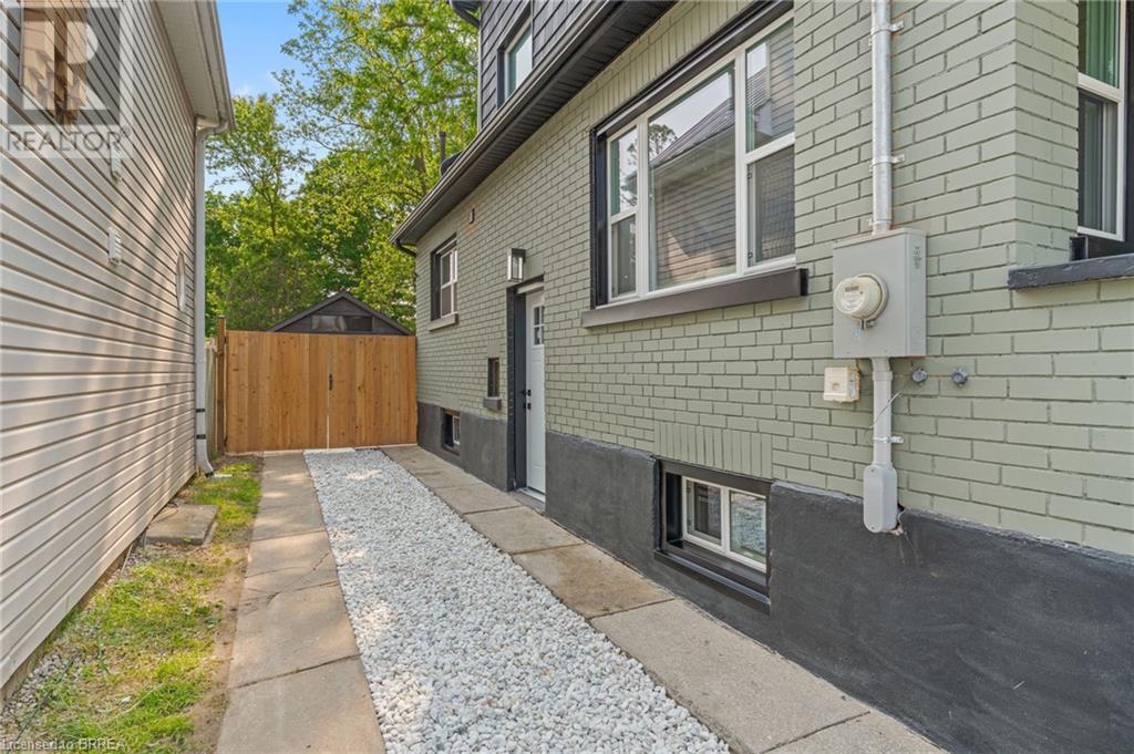 Property at 7 ESTHER Street image 3