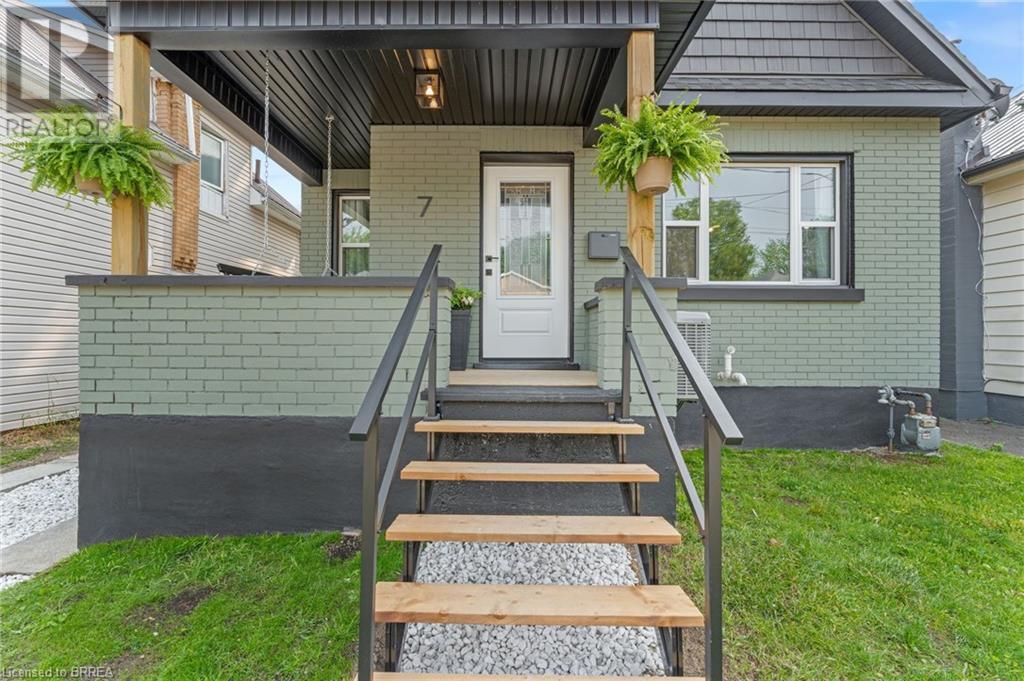 Property at 7 ESTHER Street image 4
