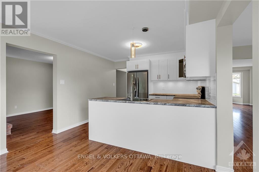 2177 Lenester Avenue, Ottawa, Ontario  K2A 4A9 - Photo 11 - X12288020