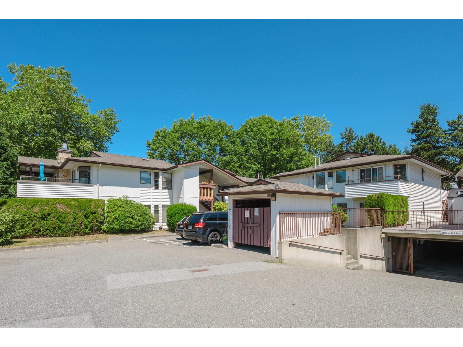 111 15153 98 AVENUE, surrey, British Columbia