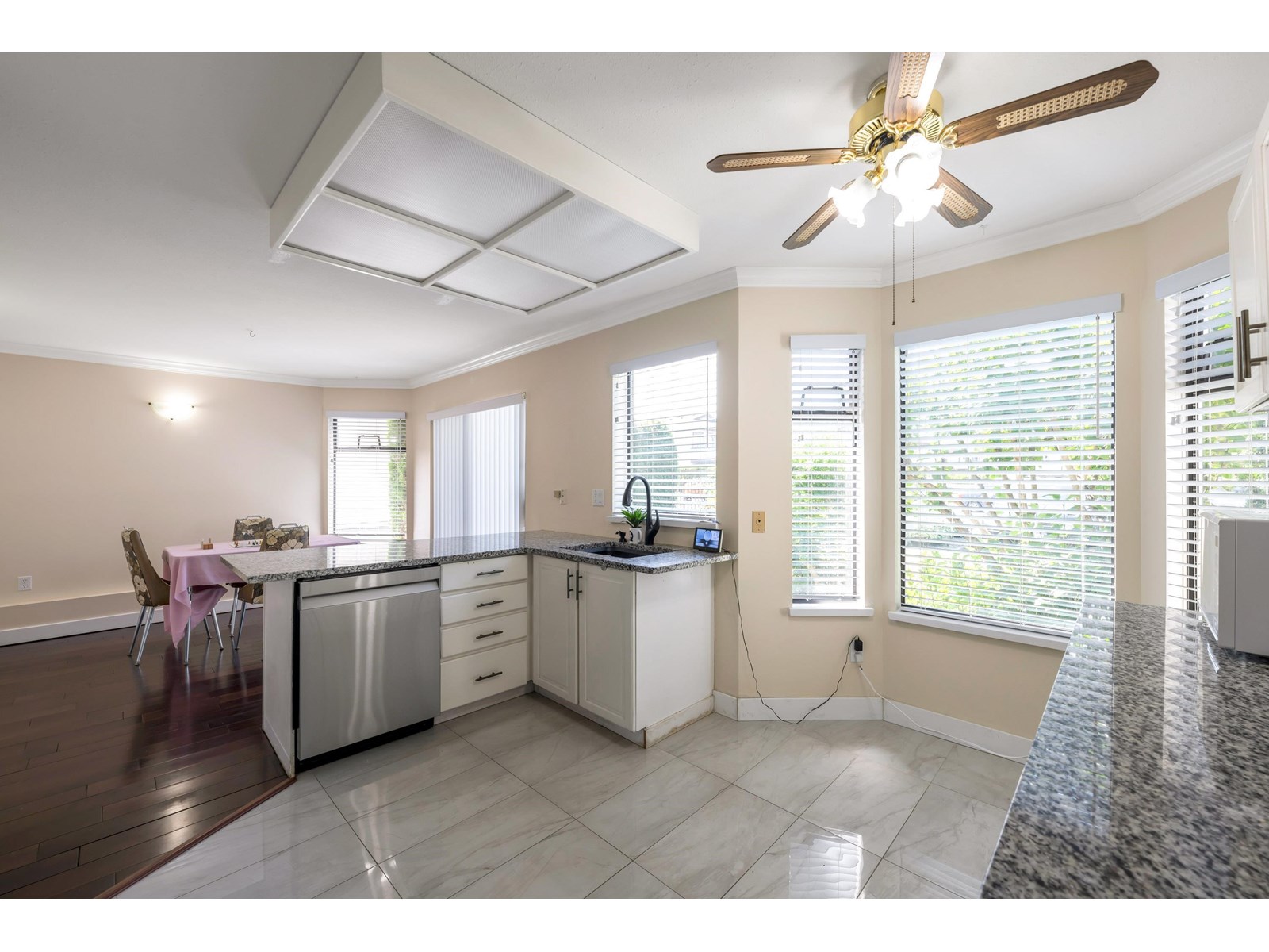 111 15153 98 Avenue, Surrey, British Columbia  V3R 9M8 - Photo 8 - R3027129