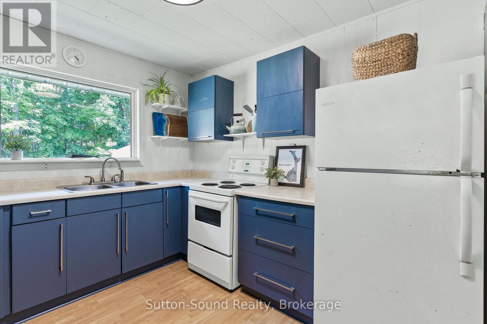 29 Avele Road, South Bruce Peninsula, Ontario  N0H 1X0 - Photo 11 - X12288017